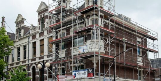 Gevel in de steigers – schilderen aan het Kromhout